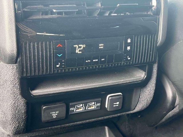 Used 2024 Jeep Wagoneer Series II AWD/4WD image 15