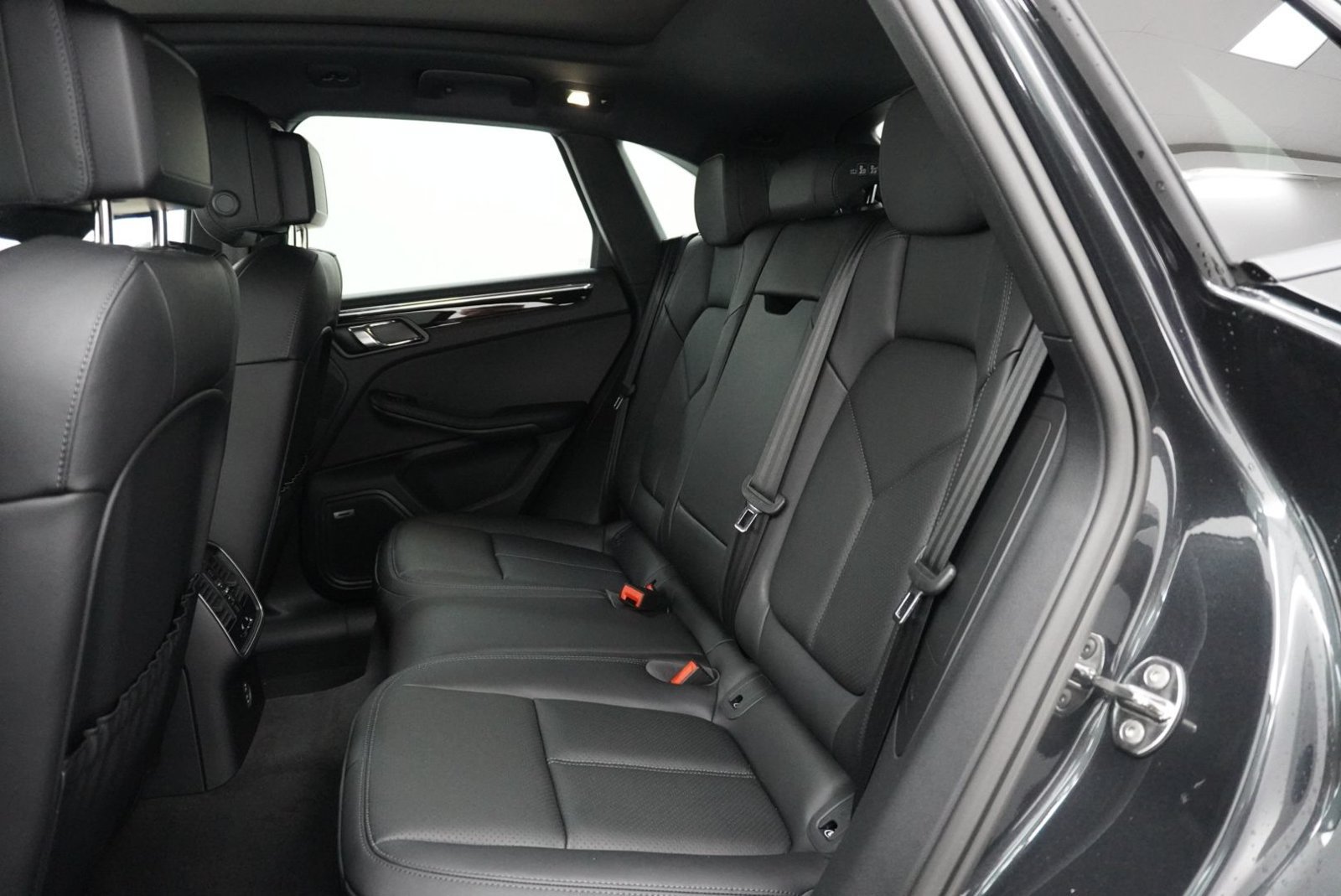 New 2026 Porsche Macan AWD/4WD image 13
