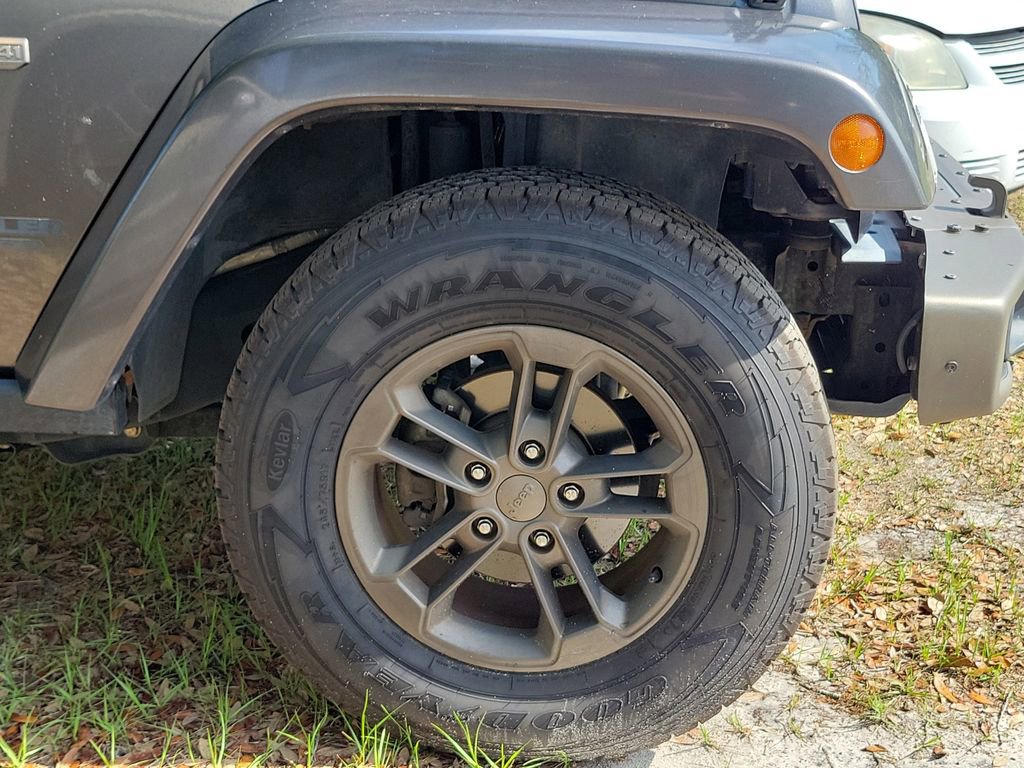 Used 2016 Jeep Wrangler Unlimited Sahara AWD/4WD image 11
