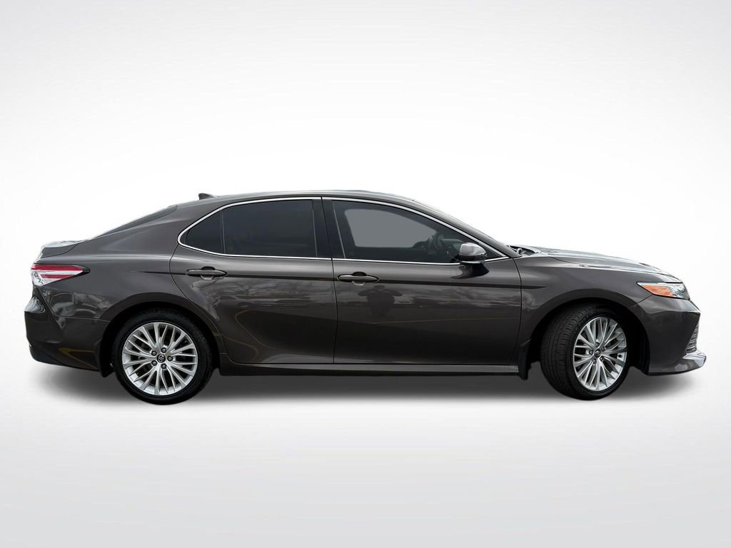 Used 2020 Toyota Camry XLE FWD image 13
