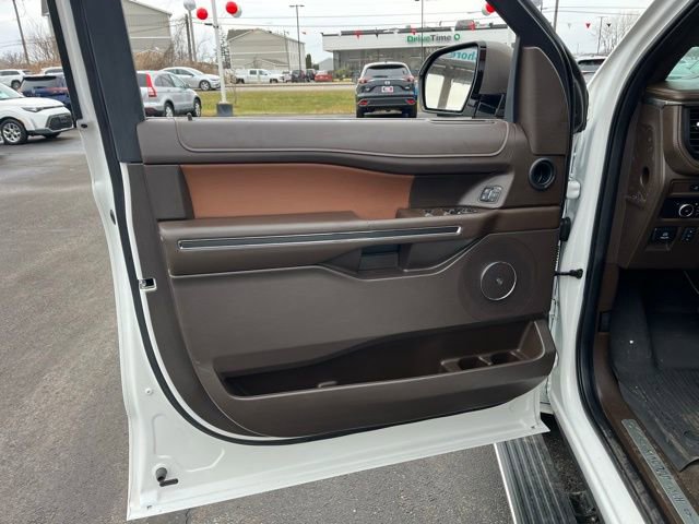 Used 2024 Ford Expedition King Ranch image 19