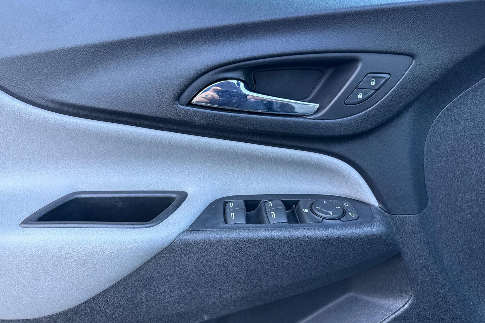 Used 2019 Chevrolet Equinox LS AWD/4WD image 11