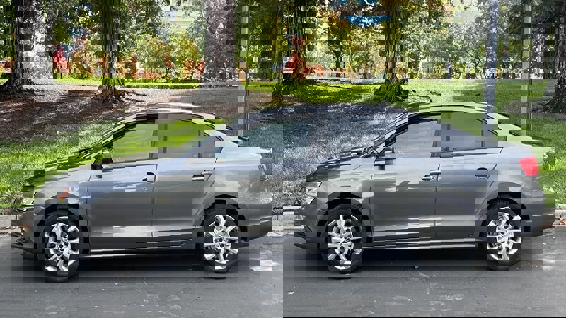 Used 2011 Volkswagen Jetta SE image 2