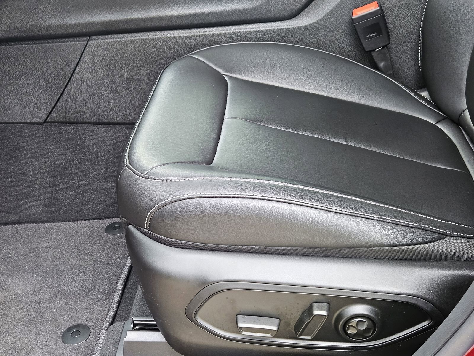 Used 2025 Jeep Grand Cherokee Limited w/ Black Appearance Package image 29