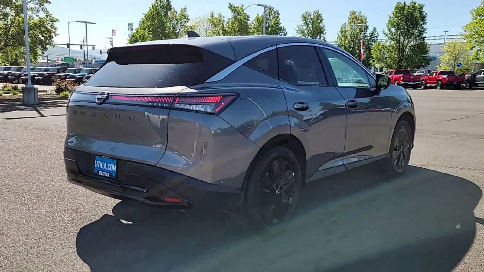 Used 2025 Nissan Murano SV AWD/4WD image 8