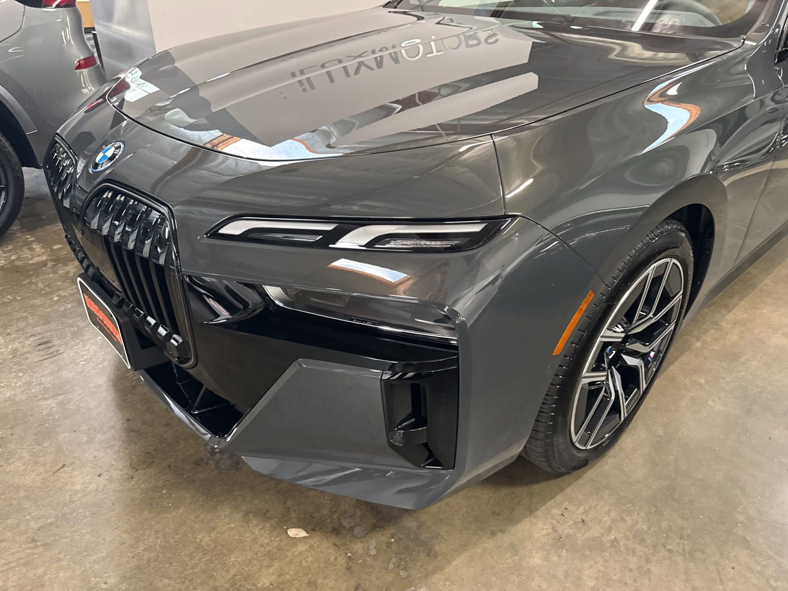 Used 2025 BMW i7 xDrive60 image 4