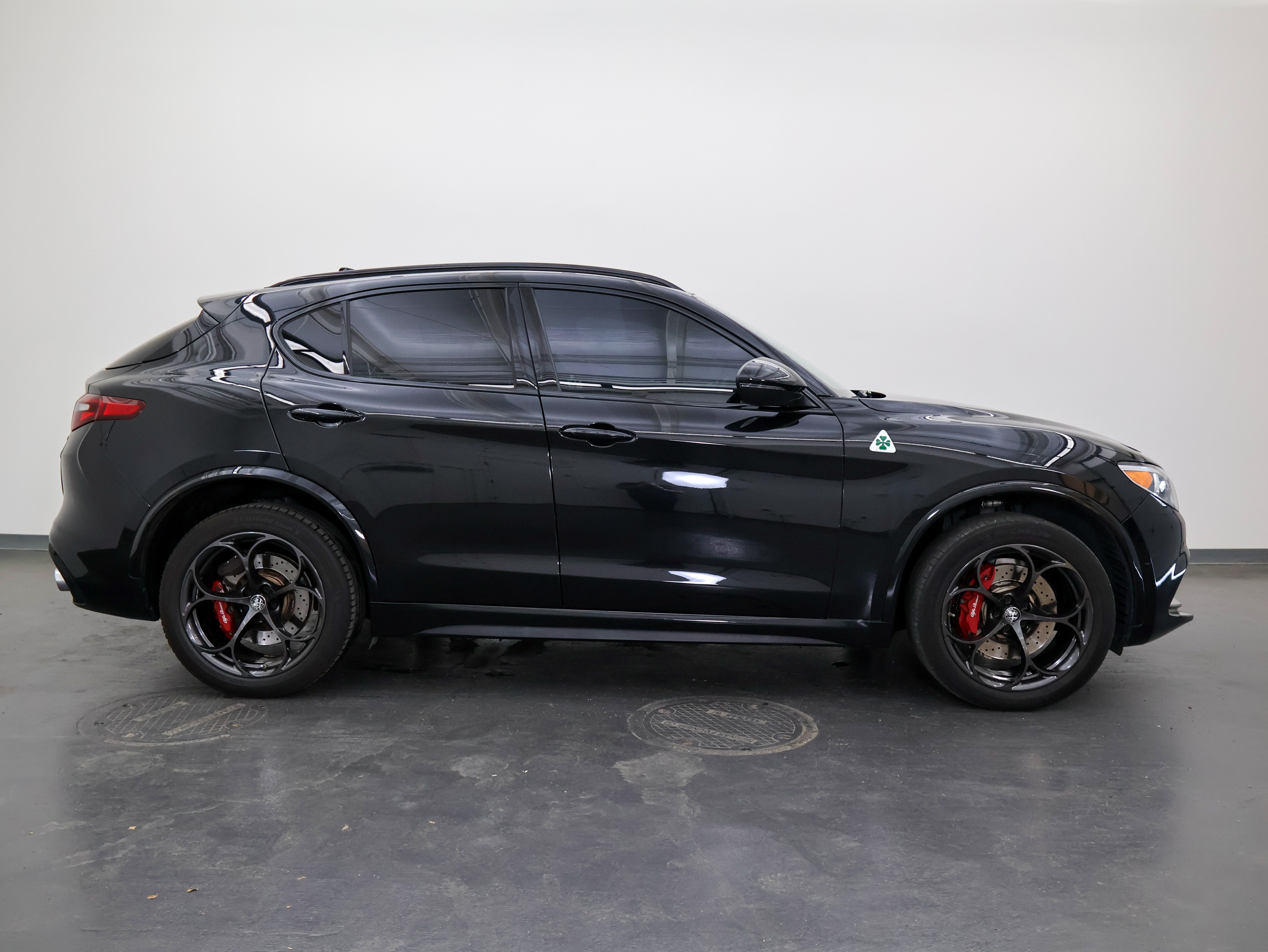 Used 2022 Alfa Romeo Stelvio Quadrifoglio w/ Active Assist Plus Package AWD/4WD image 2