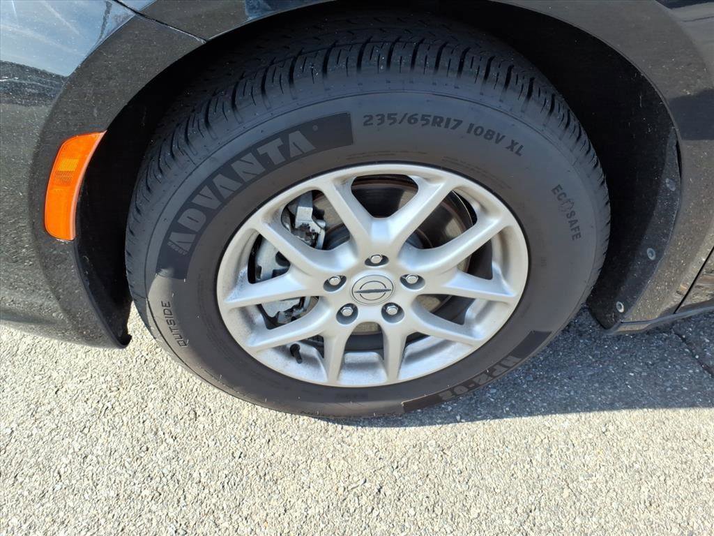 Used 2024 Chrysler Pacifica Touring-L image 10