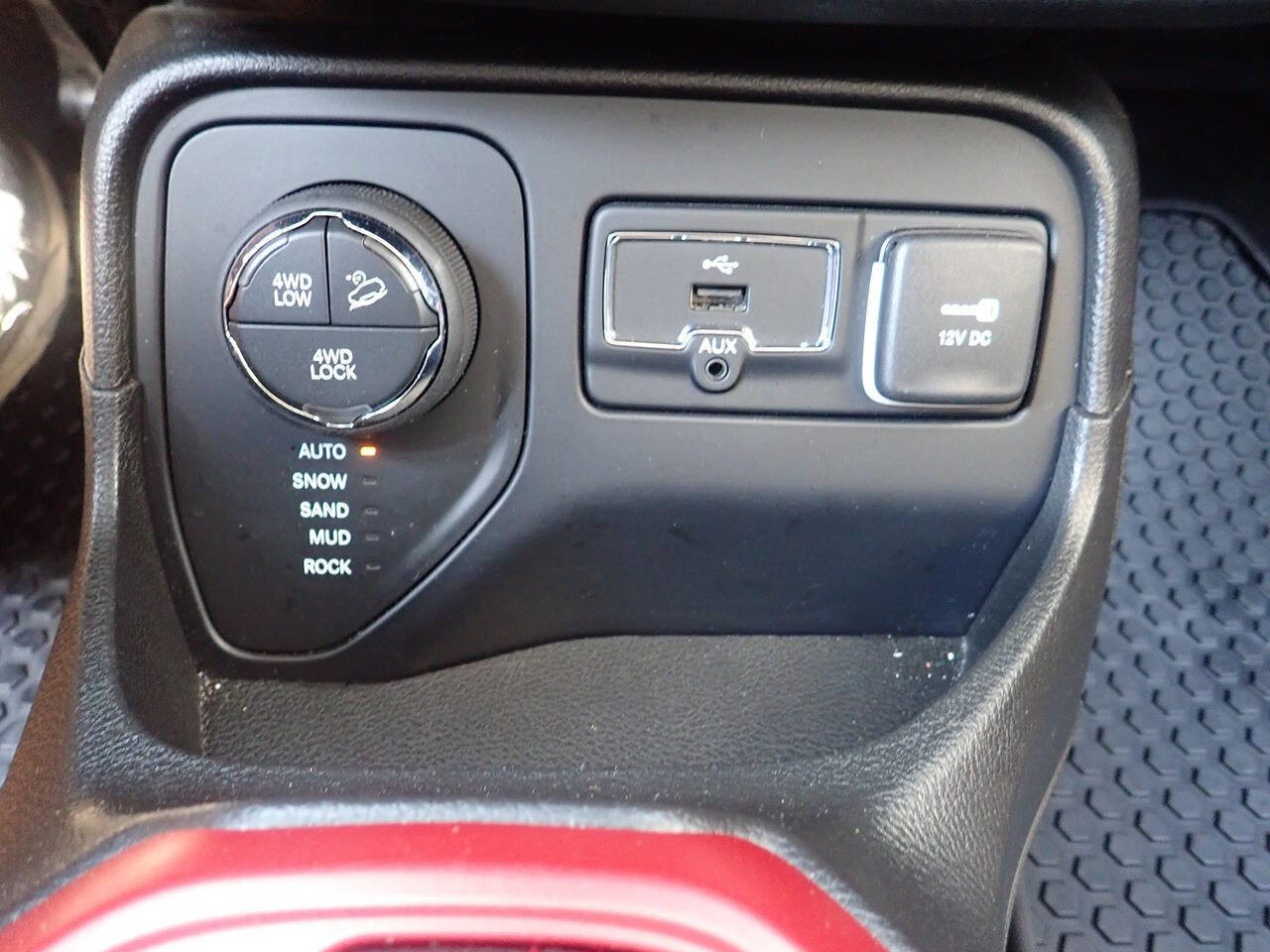 Used 2016 Jeep Renegade Trailhawk w/ Cold Weather Group image 6