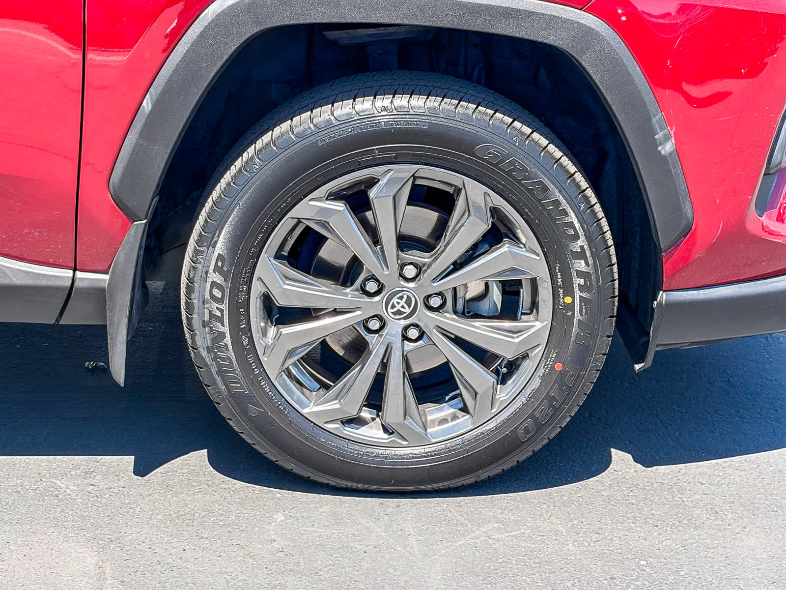 Used 2022 Toyota RAV4 XLE Premium AWD/4WD image 7