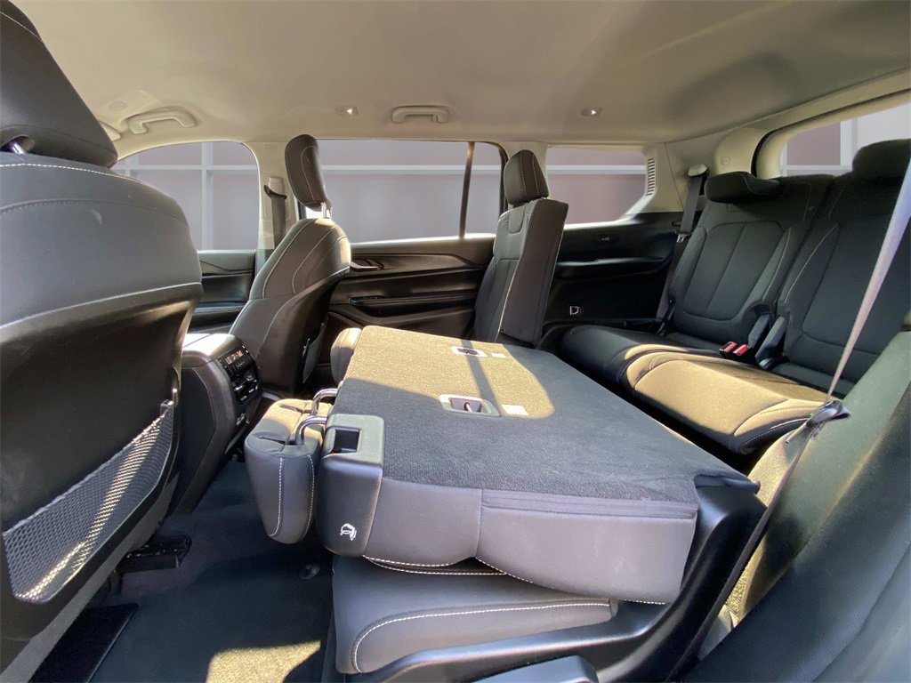 Used 2023 Jeep Grand Cherokee L Laredo w/ Luxury Tech Group I image 15