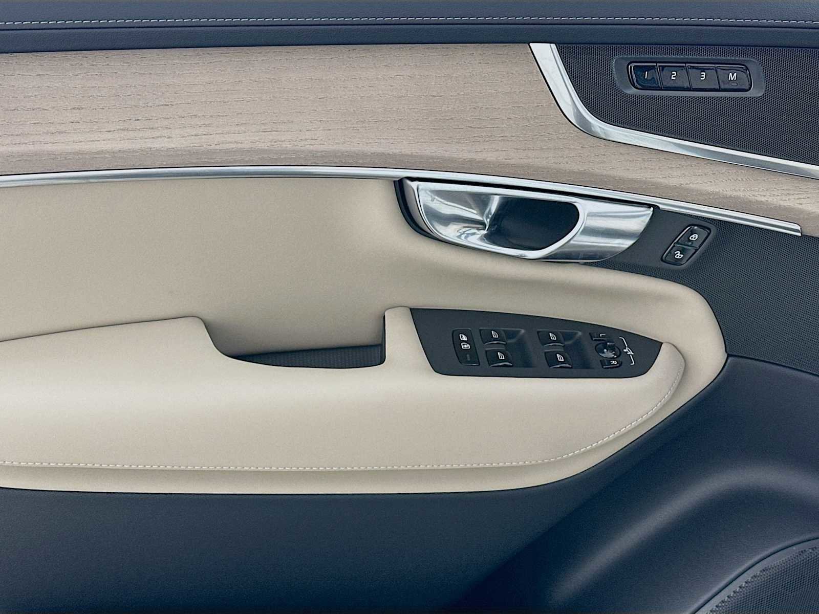 New 2026 Volvo XC90 B6 Plus w/ Protection Package image 17