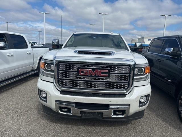 Used 2018 GMC Sierra 3500 Denali w/ Duramax Plus Package image 2