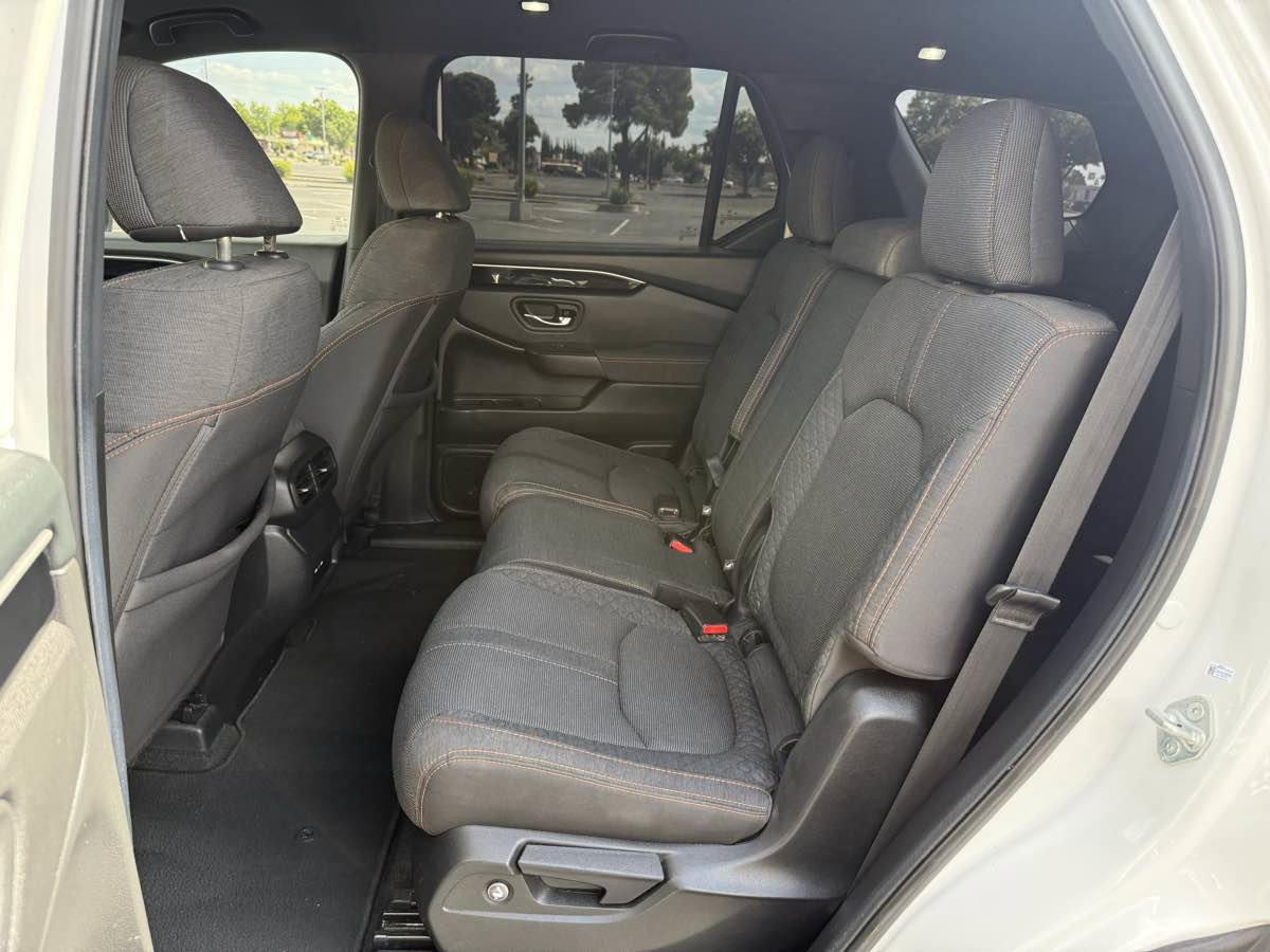 Used 2024 Honda Pilot Sport image 21