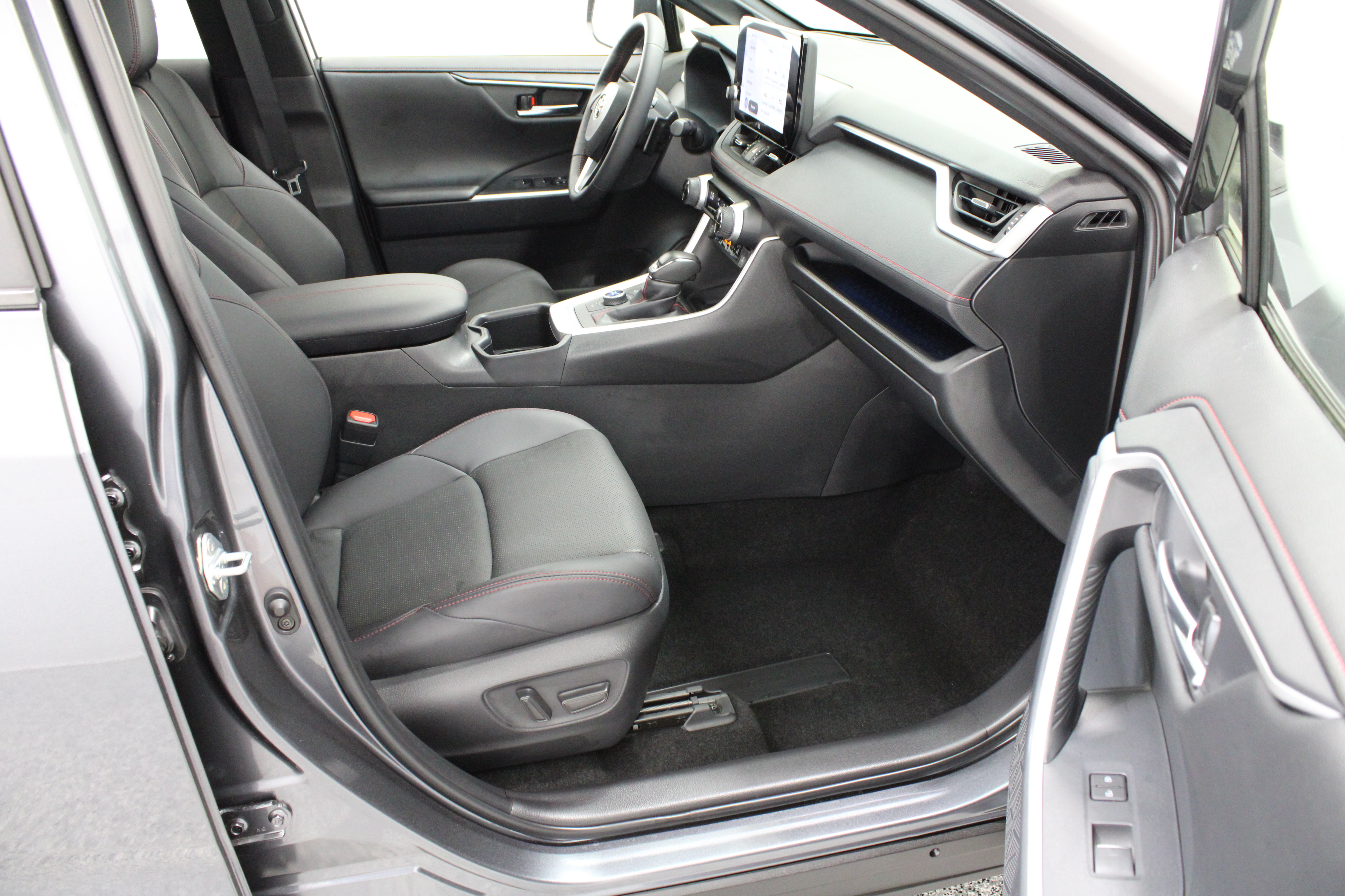 Used 2024 Toyota RAV4 XSE w/ Premium Package AWD/4WD image 41