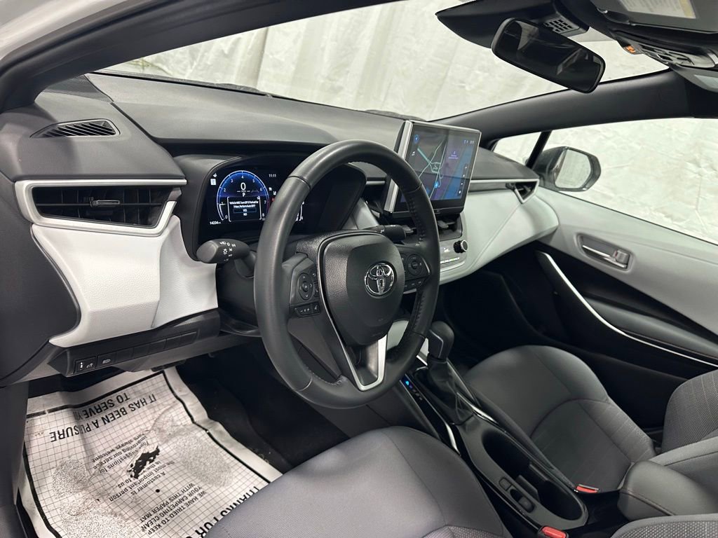 Used 2025 Toyota Corolla SE w/ SE Premium Package image 14