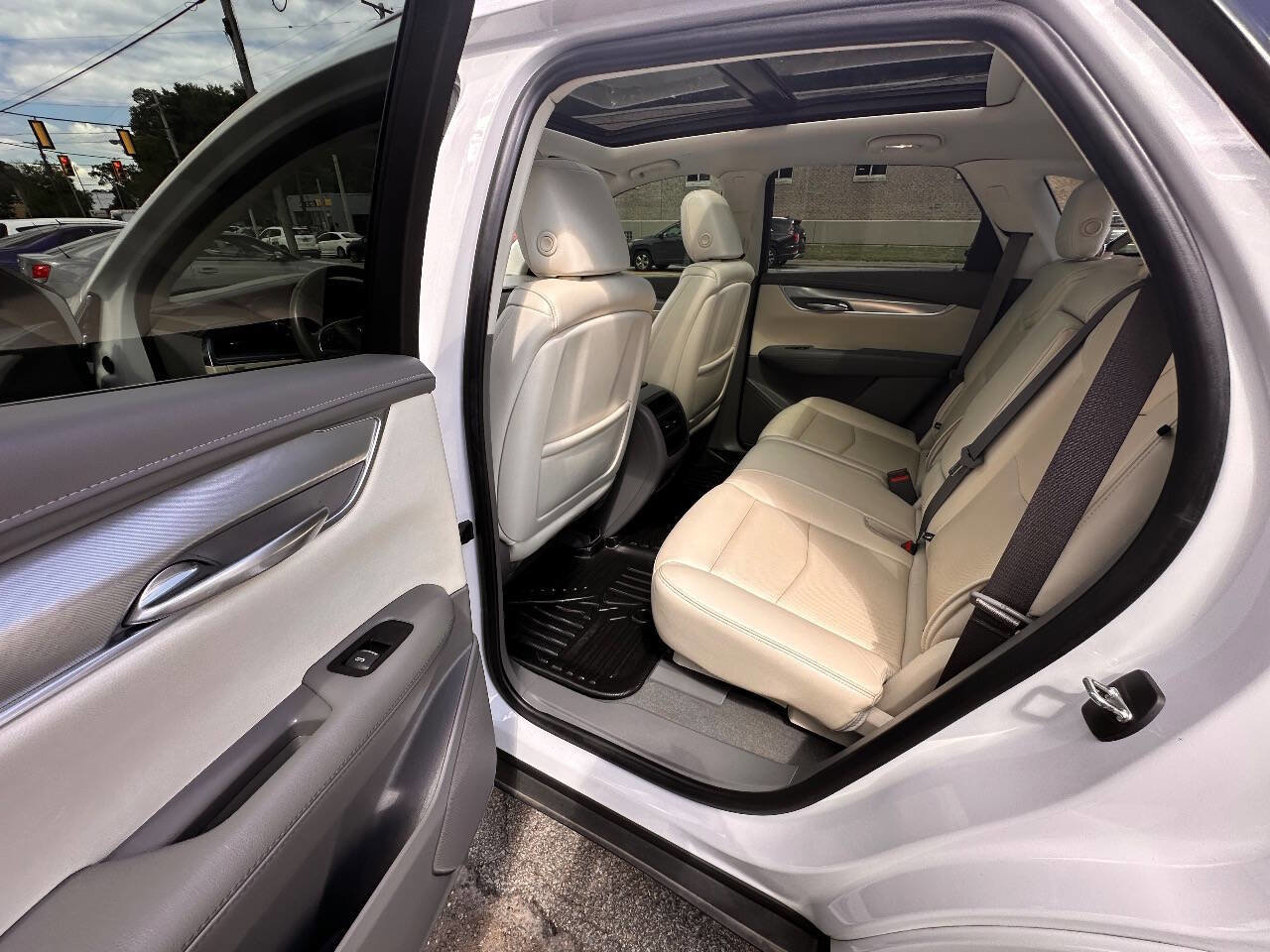 Used 2019 Cadillac XT5 Luxury w/ LPO, Radiant Package image 12