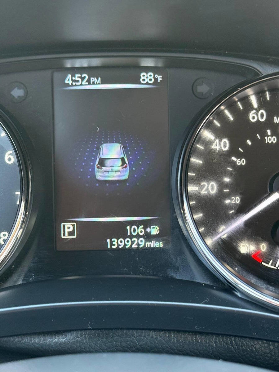 Used 2017 Nissan Rogue S image 34