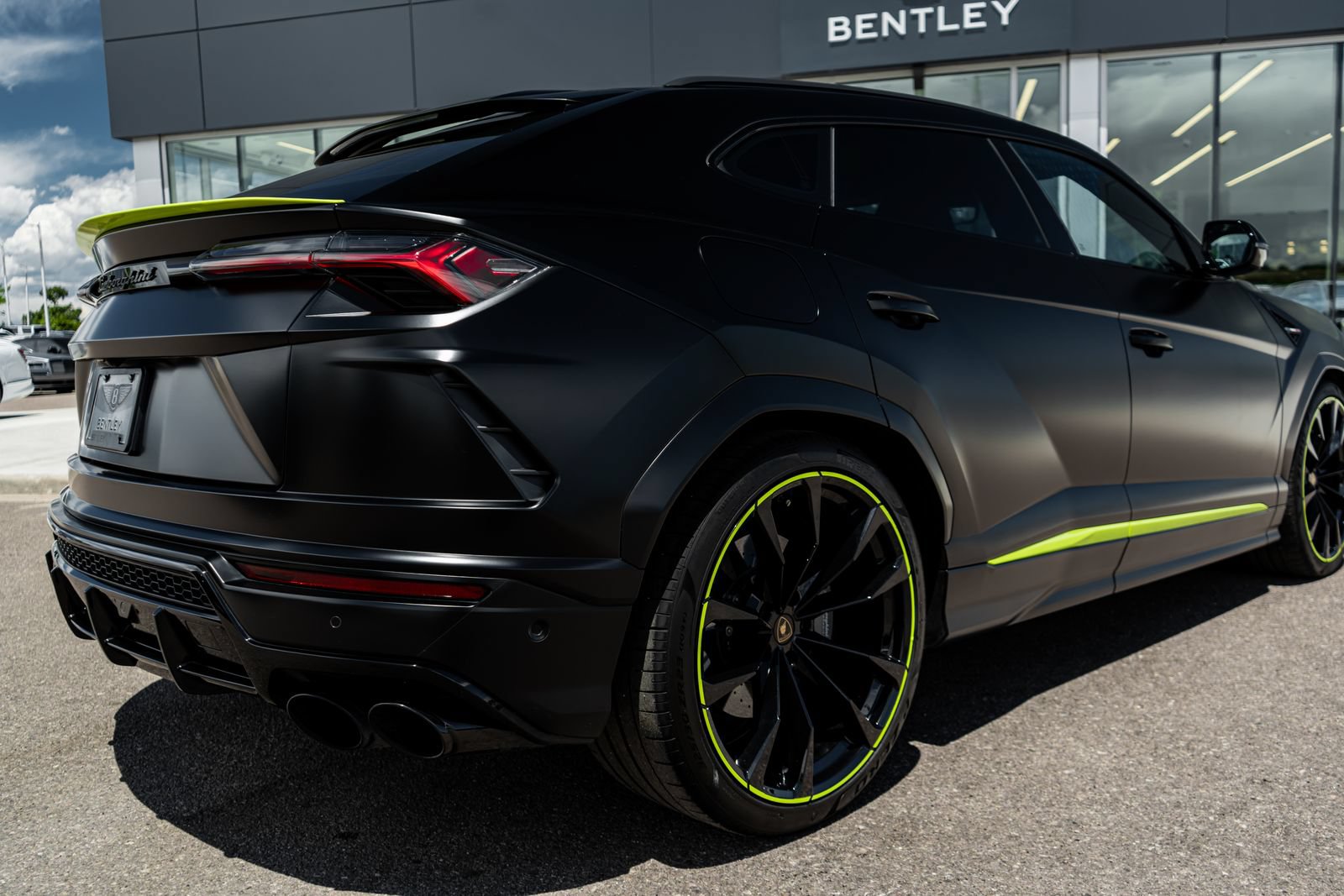 Used 2022 Lamborghini Urus AWD/4WD image 13