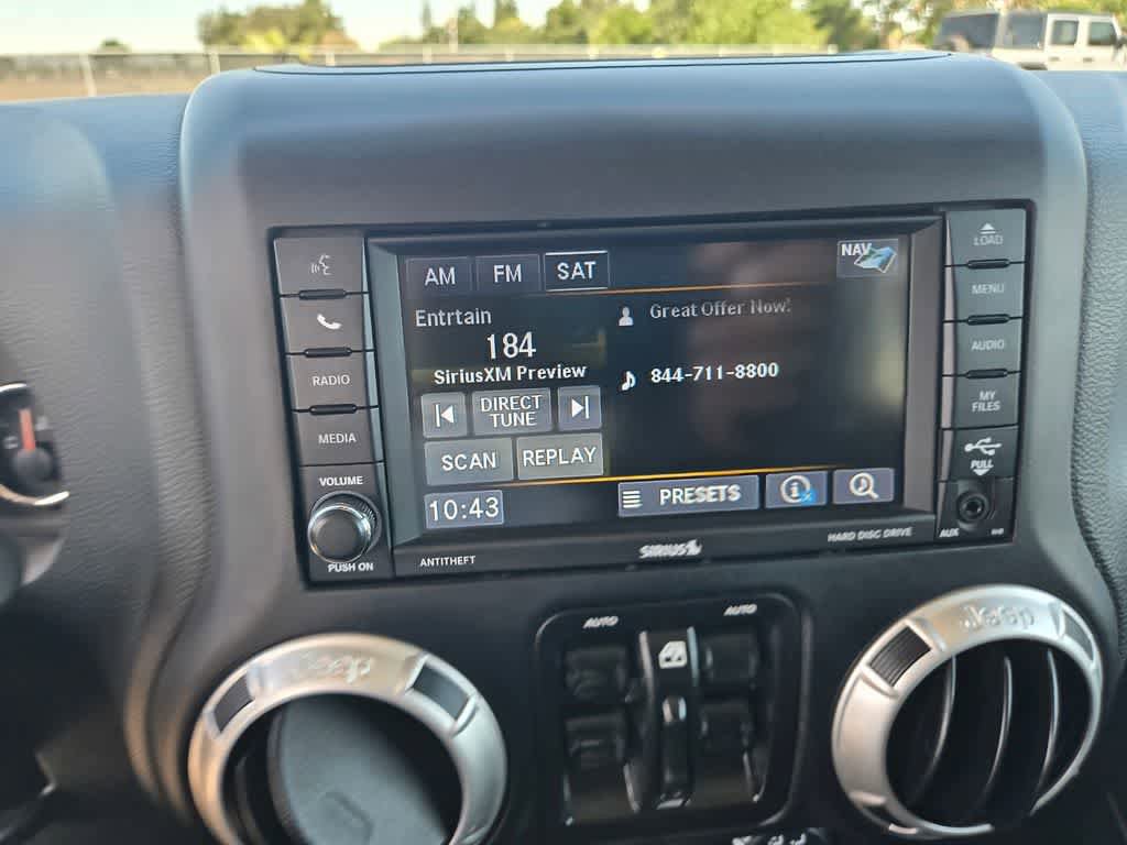 Used 2018 Jeep Wrangler Unlimited Sahara w/ Connectivity Group AWD/4WD image 11