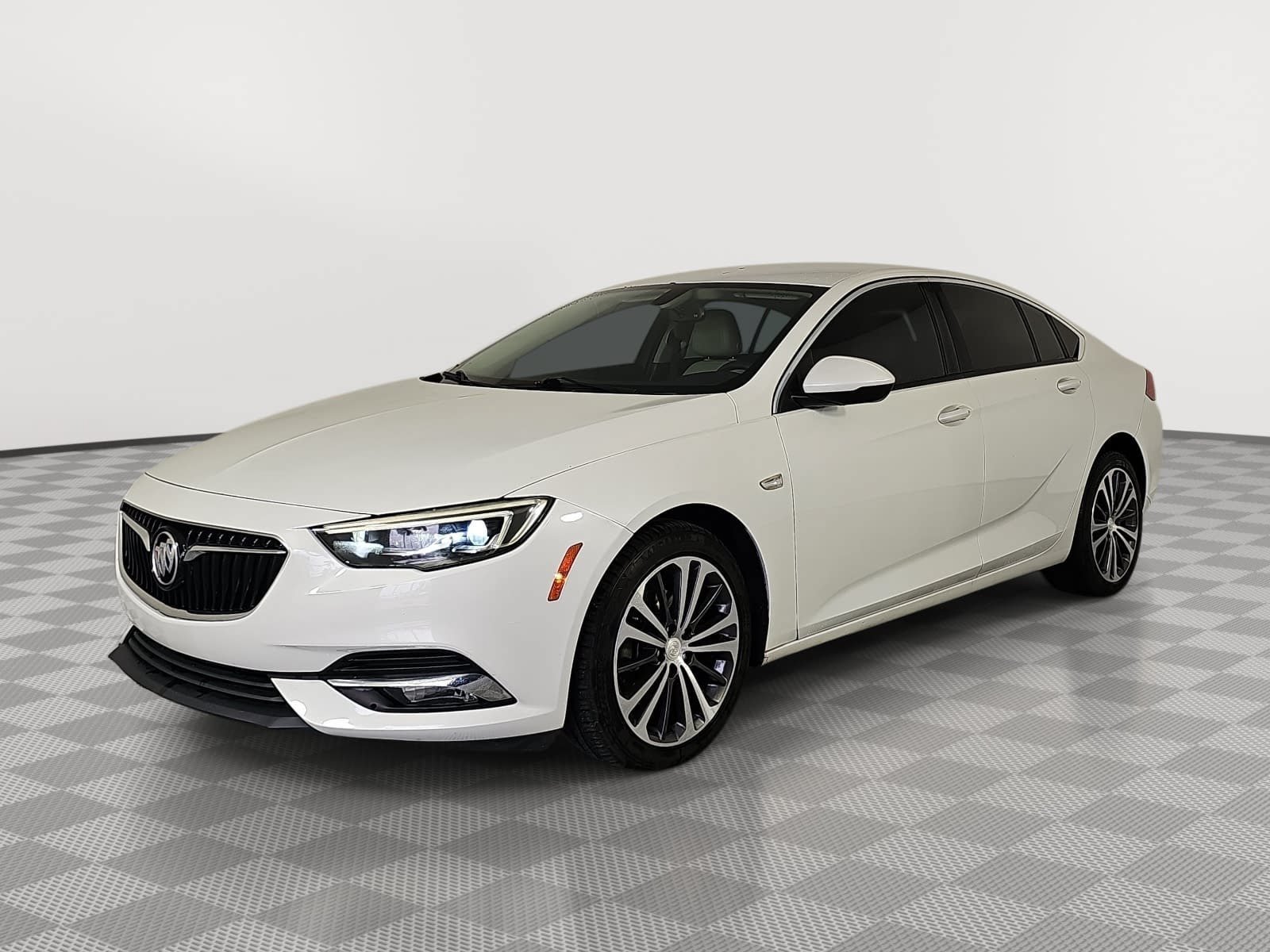 Used 2018 Buick Regal Essence w/ Driver Confidence Package #1 FWD image 4