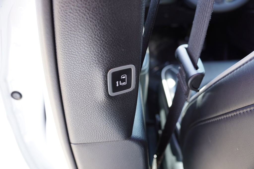 Used 2025 Chrysler Pacifica Limited image 20