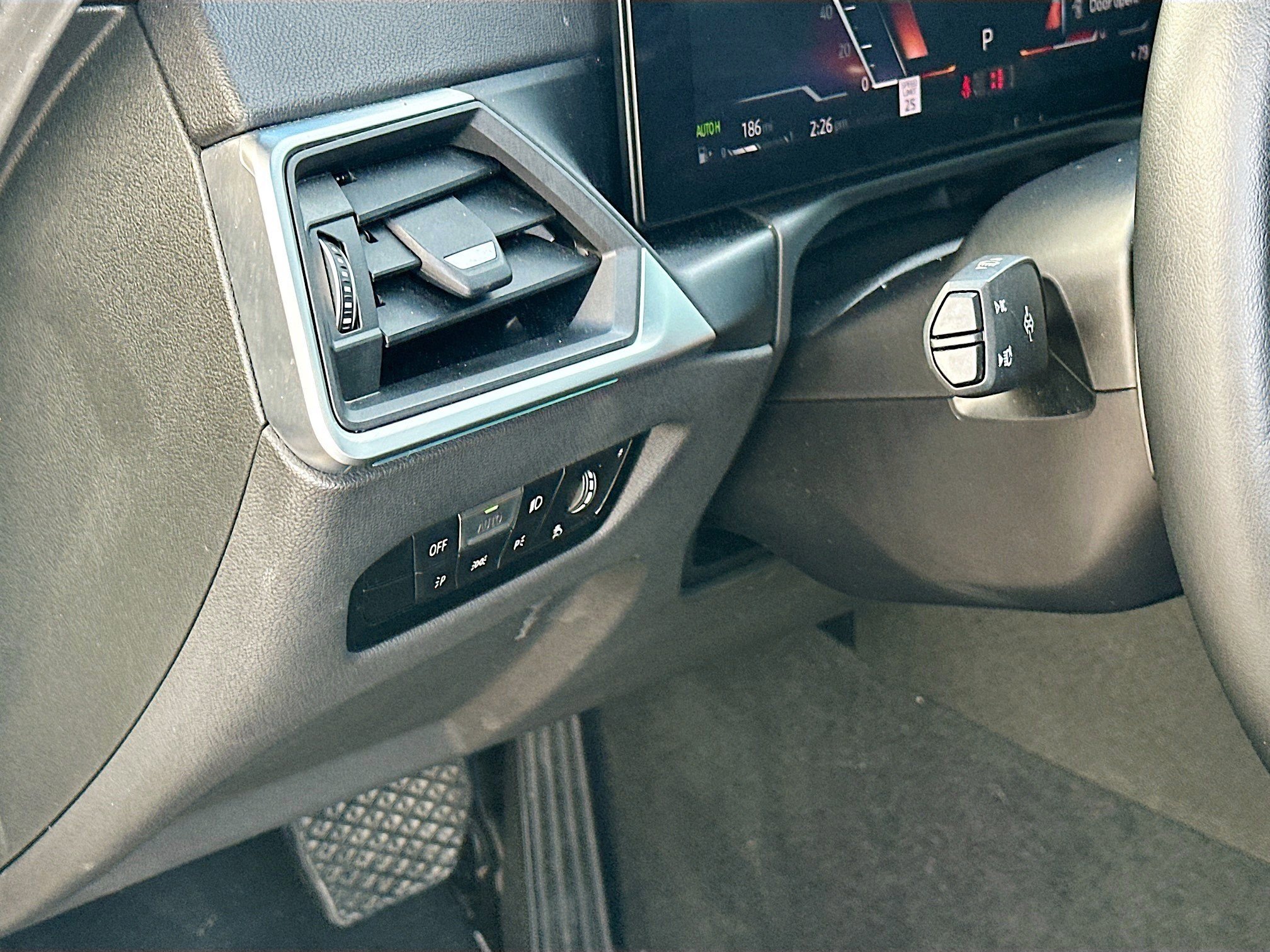 Used 2023 BMW 330i xDrive Sedan w/ Premium Package image 10