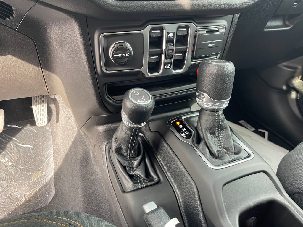 New 2026 Jeep Gladiator Sport AWD/4WD image 11