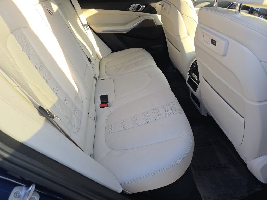 Used 2022 BMW X5 xDrive40i w/ M Sport Package image 13