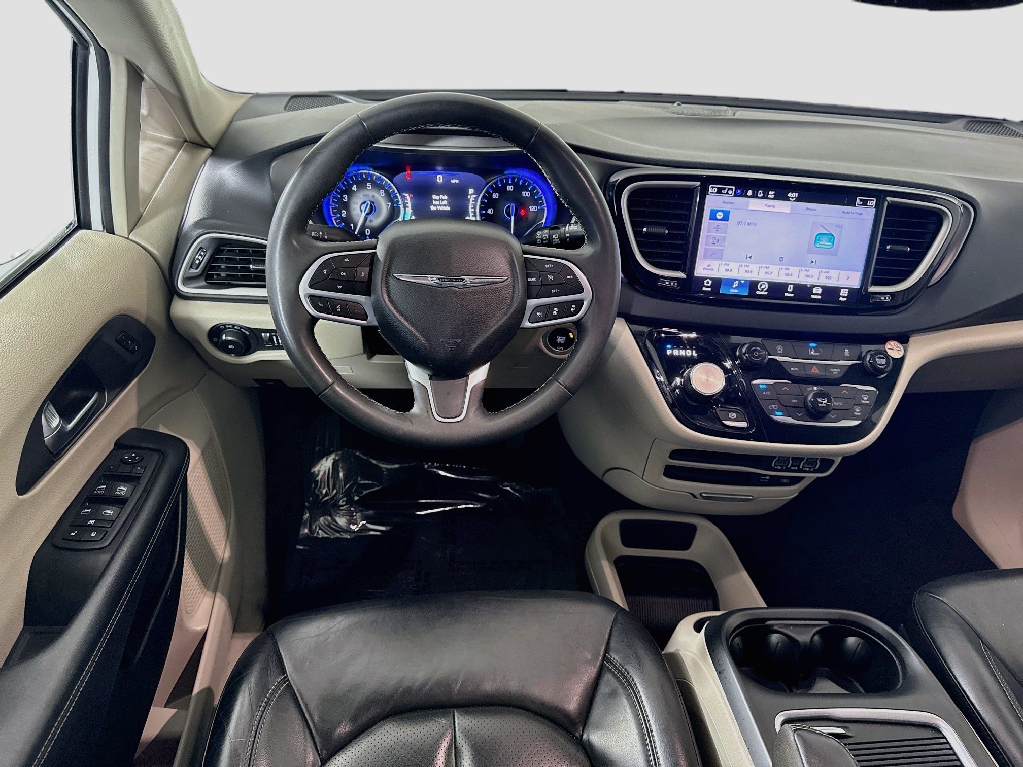 Used 2022 Chrysler Pacifica Touring-L FWD image 17