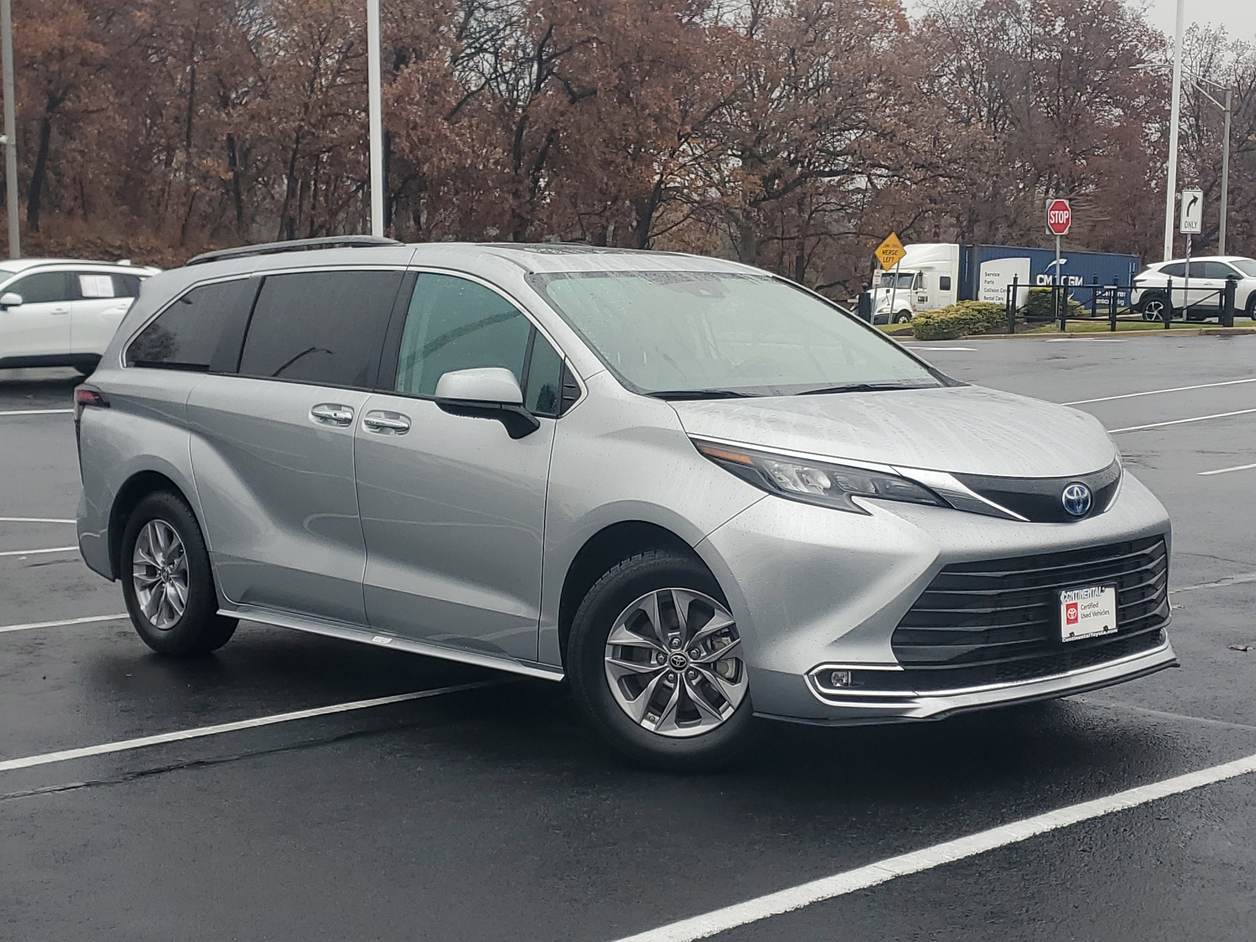 Certified 2024 Toyota Sienna XLE image 33