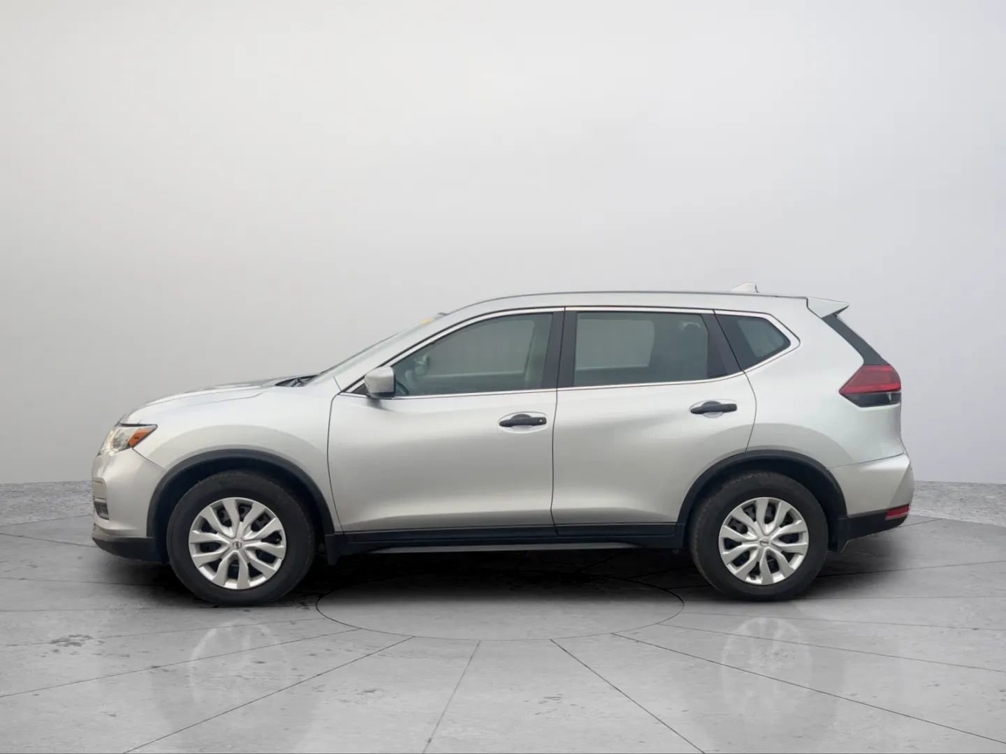 Used 2020 Nissan Rogue S FWD image 2