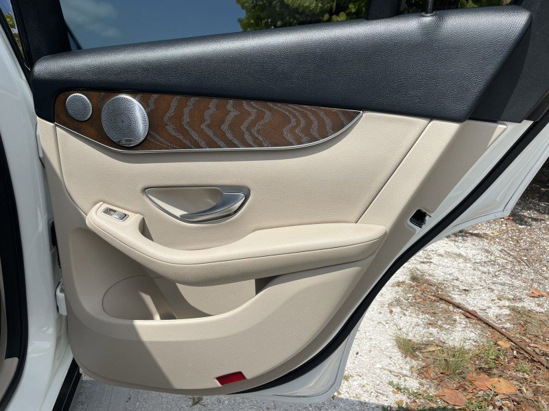 Used 2019 Mercedes-Benz GLC 350e 4MATIC w/ Premium Package image 32