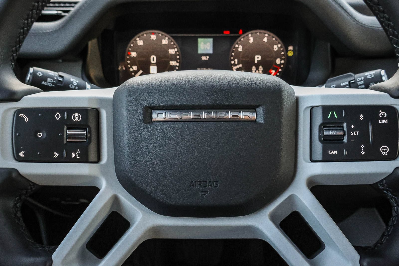 New 2026 Land Rover Defender 130 X-Dynamic SE AWD/4WD image 32