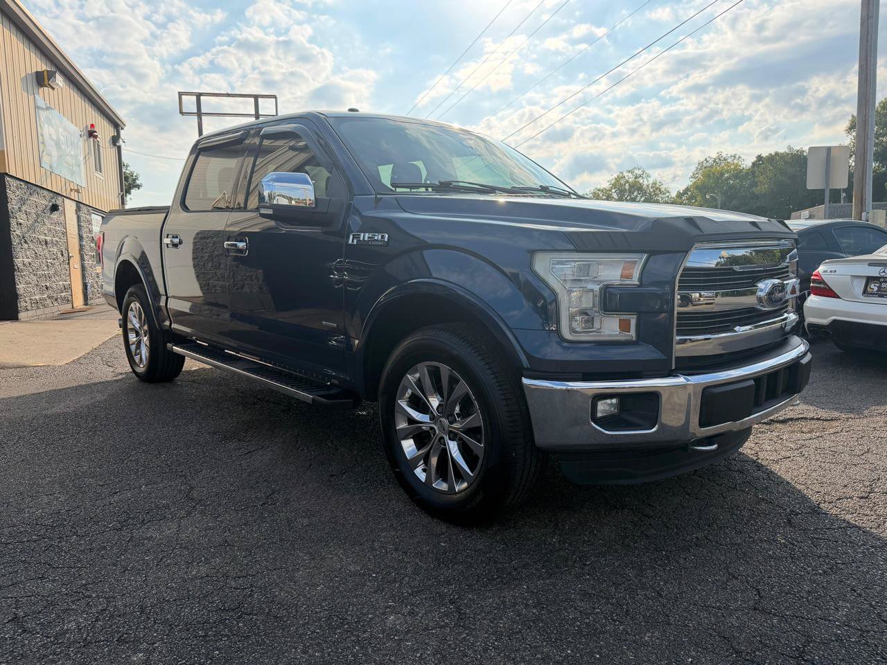 Used 2015 Ford F150 Lariat w/ Equipment Group 502A Luxury AWD/4WD image 7