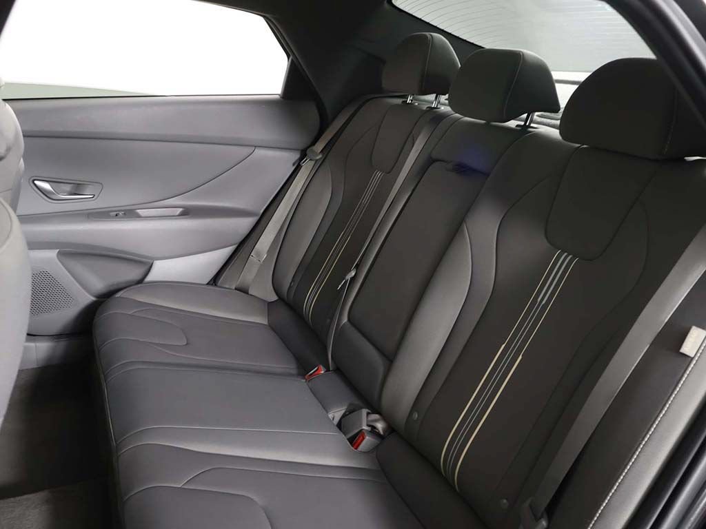 Used 2025 Hyundai Elantra SEL FWD image 34