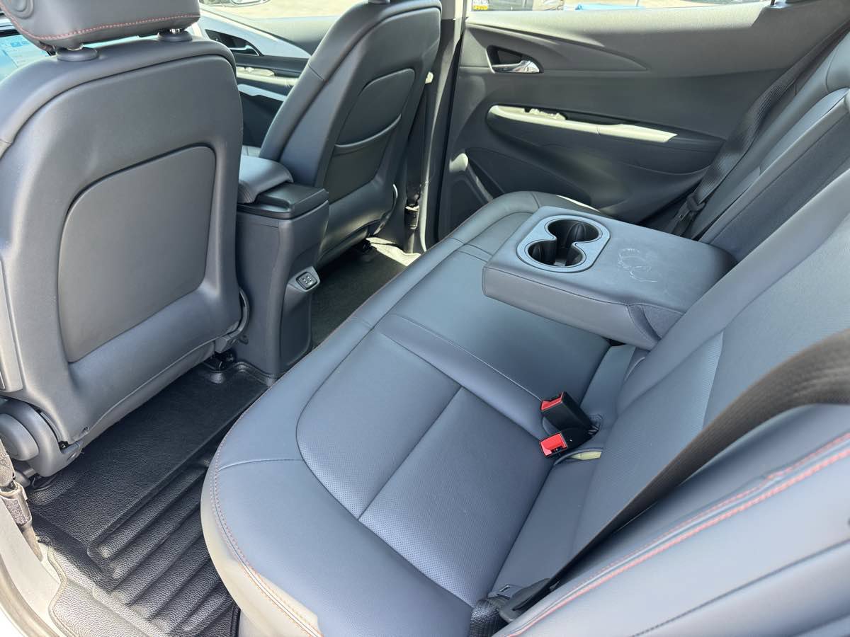 Used 2019 Chevrolet Bolt Premier w/ Infotainment Package FWD image 18