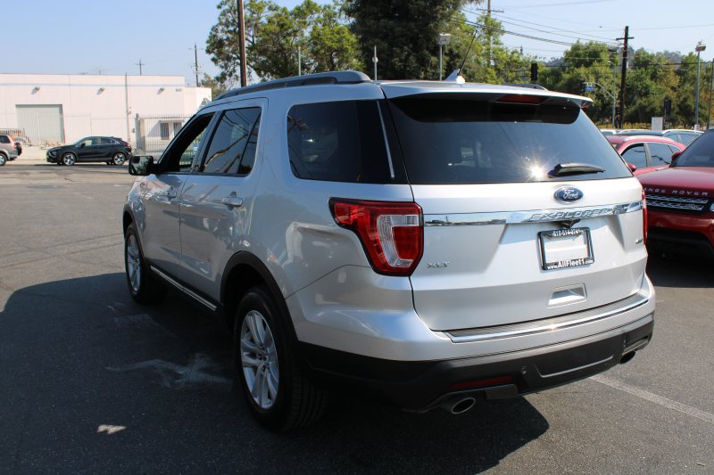 Used 2018 Ford Explorer XLT w/ Equipment Group 201A AWD/4WD image 4