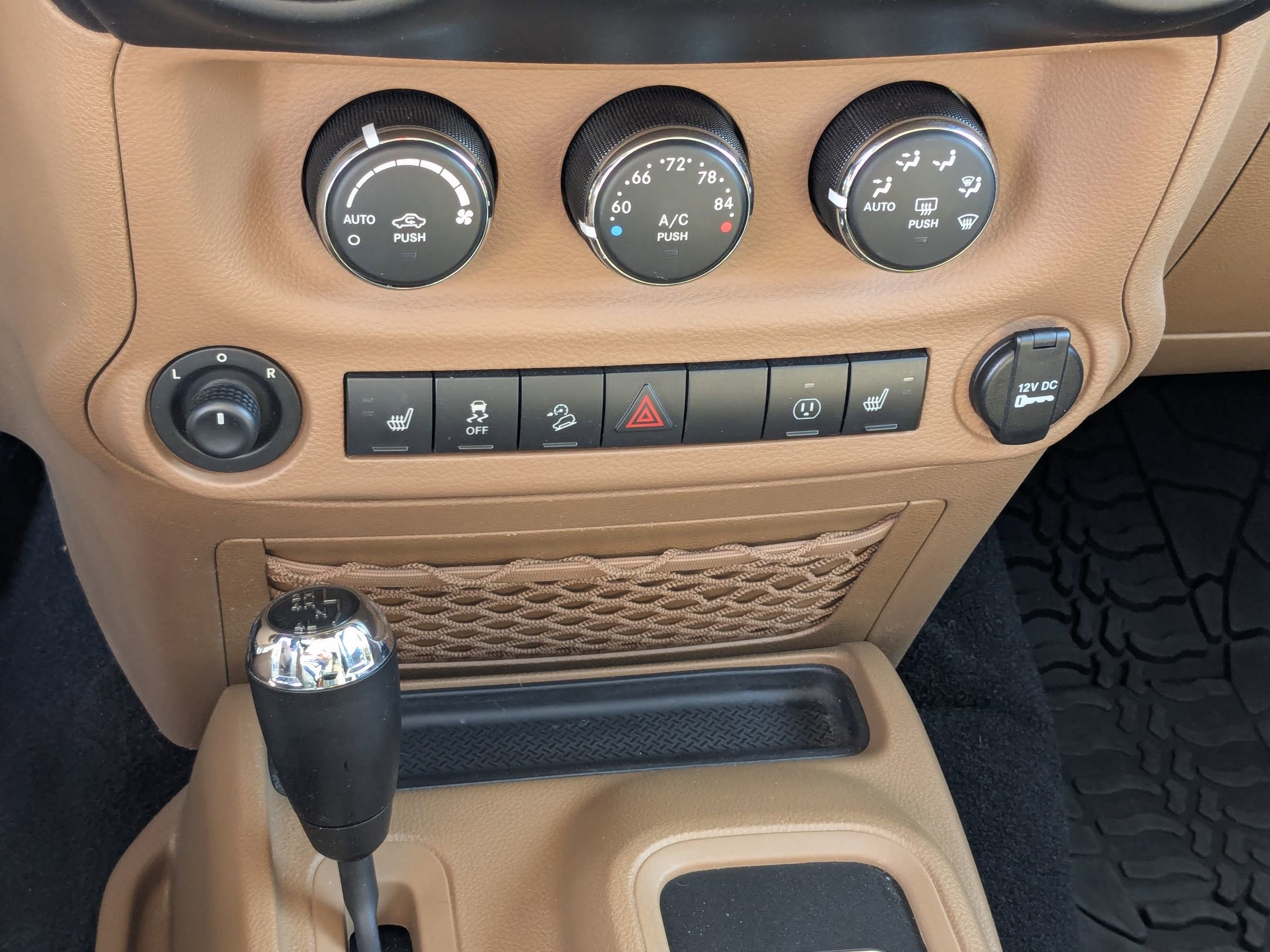 Used 2017 Jeep Wrangler Unlimited Rubicon w/ Connectivity Group image 22