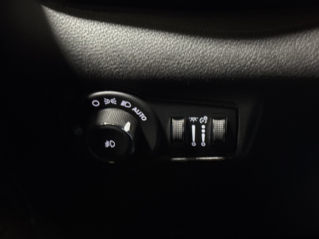 New 2026 Jeep Compass Latitude AWD/4WD image 18