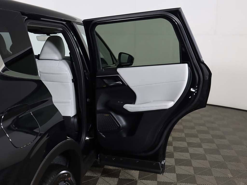 New 2025 Mitsubishi Outlander SE image 26