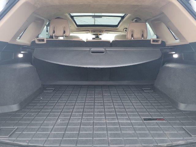 Used 2017 Cadillac XT5 Platinum w/ Driver Assist Package AWD/4WD image 16