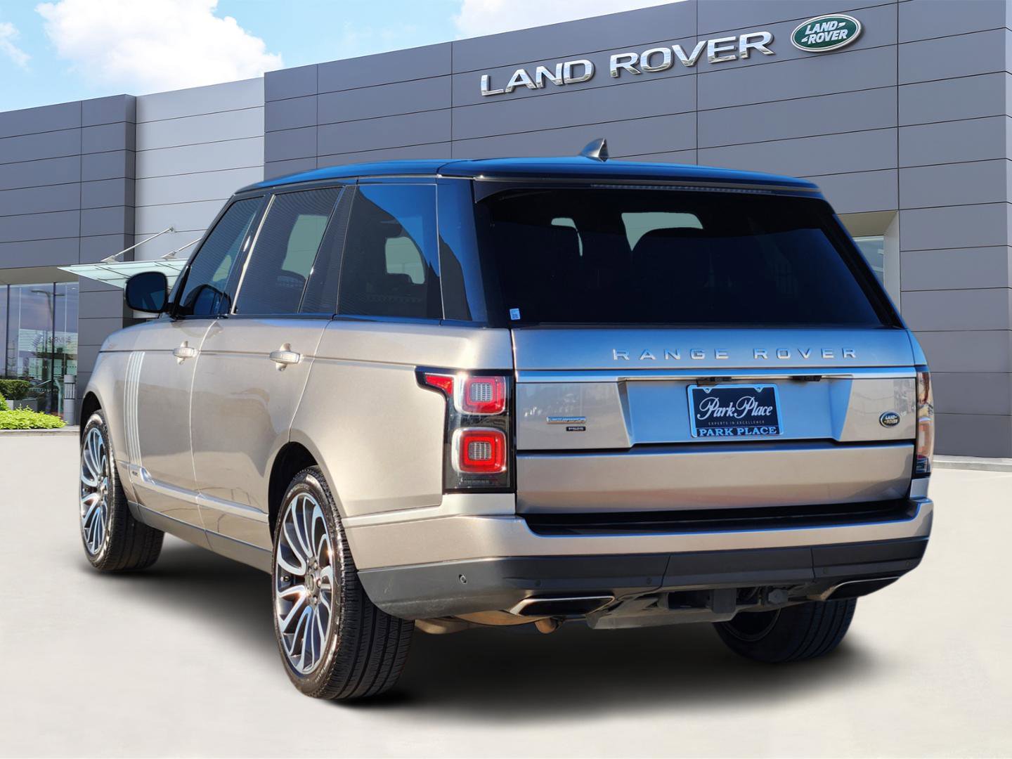 Used 2020 Land Rover Range Rover Long Wheelbase Autobiography image 4