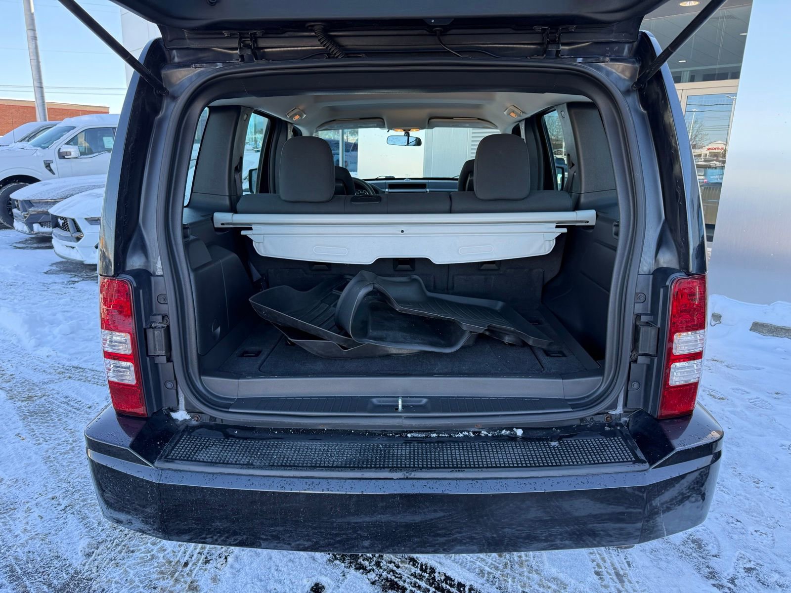 Used 2011 Jeep Liberty Sport image 34