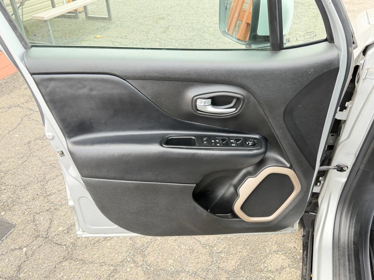Used 2015 Jeep Renegade Limited AWD/4WD image 16