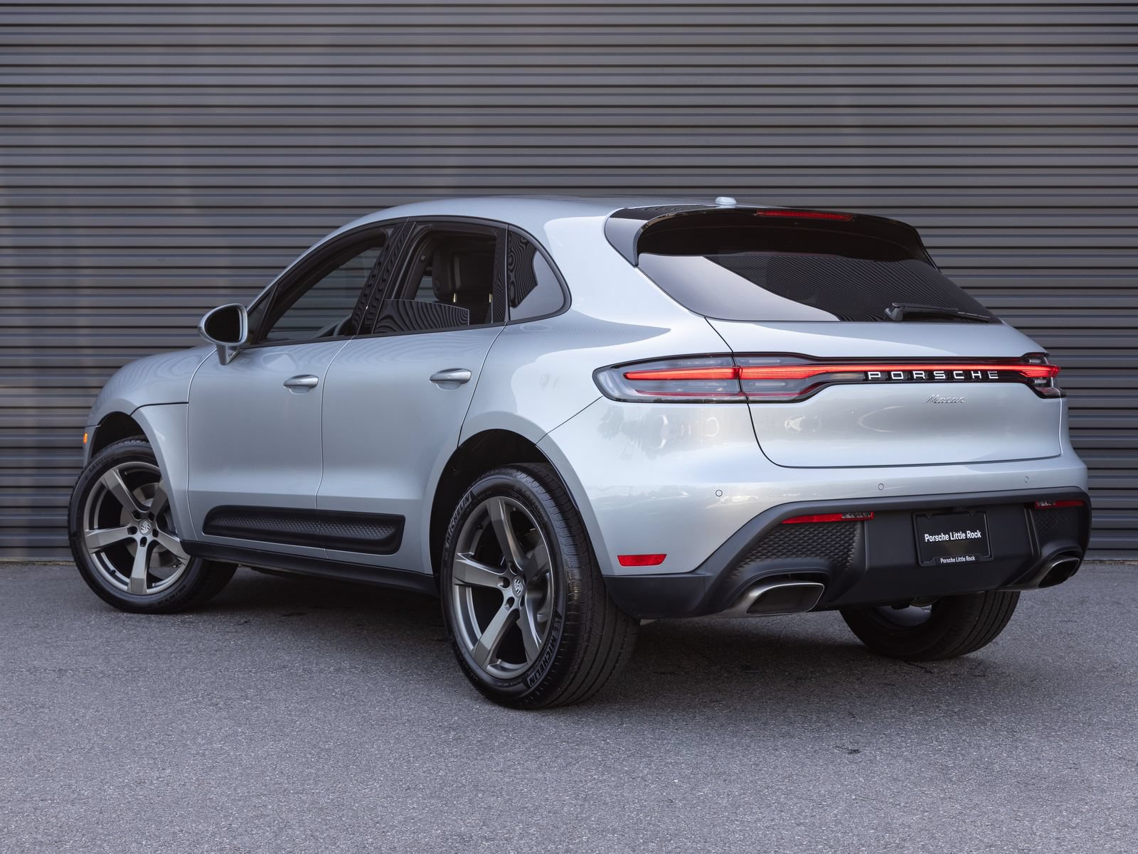 Certified 2026 Porsche Macan AWD/4WD image 3