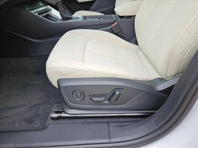 New 2025 Audi Q3 2.0T Premium w/ Convenience Package AWD/4WD image 4