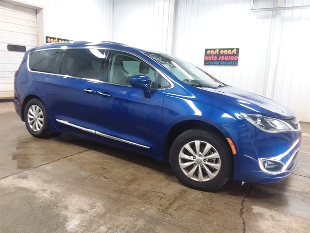 Used 2018 Chrysler Pacifica Touring-L image 5