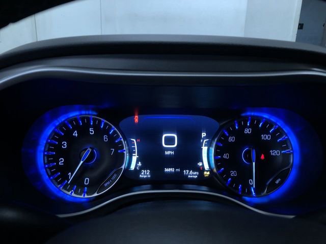 Used 2025 Chrysler Pacifica Select image 32