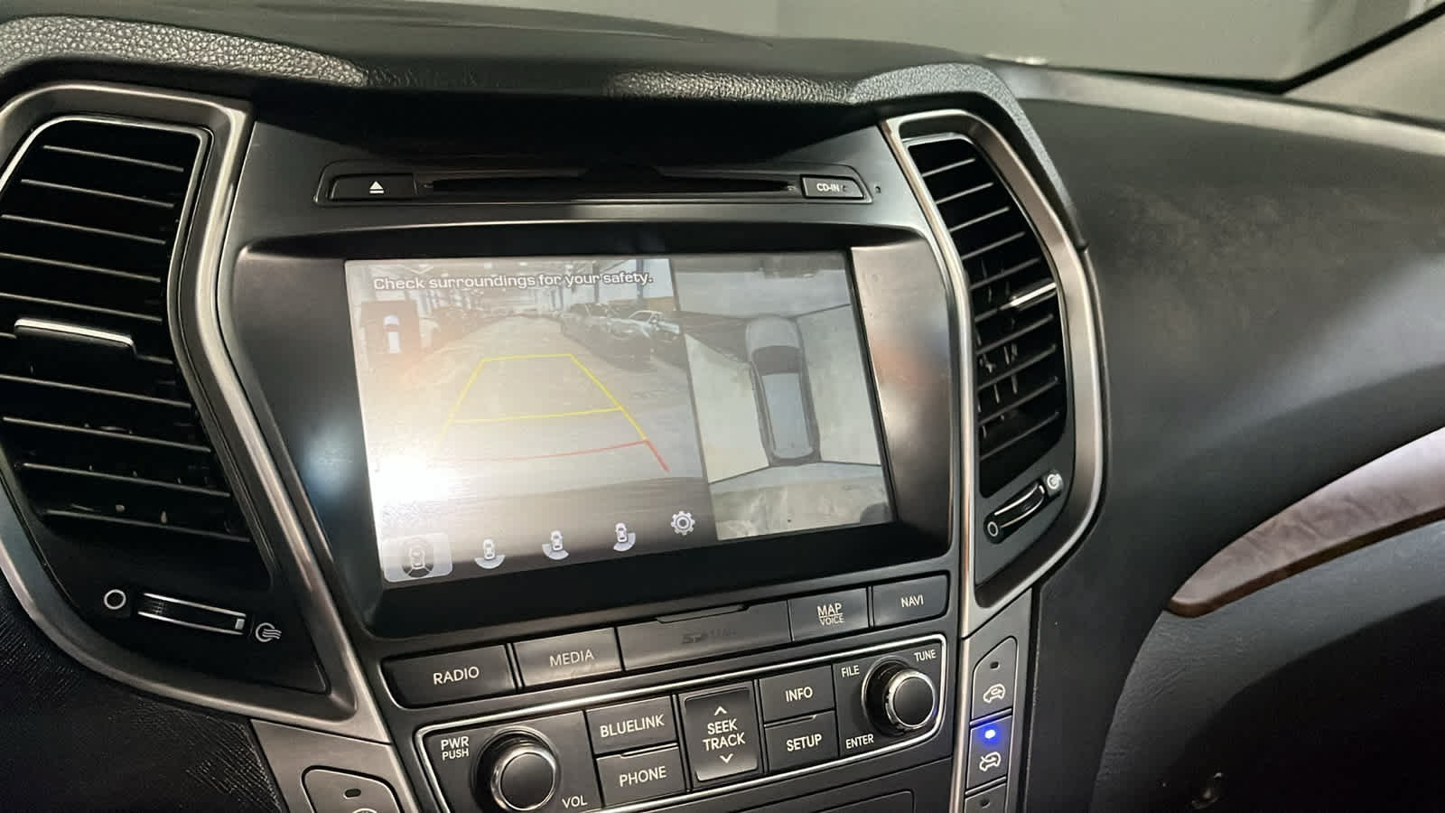 Used 2017 Hyundai Santa Fe Limited AWD/4WD image 16